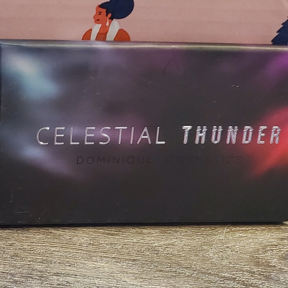 Eyeshadow - Picture 2 of 2